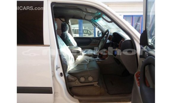 Buy Import Toyota Land Cruiser White Car in Import - Dubai in Bumthang Buy Import Toyota Land Cruiser White Car in Import - Dubai in Bumthang