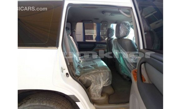 Buy Import Toyota Land Cruiser White Car in Import - Dubai in Bumthang Buy Import Toyota Land Cruiser White Car in Import - Dubai in Bumthang