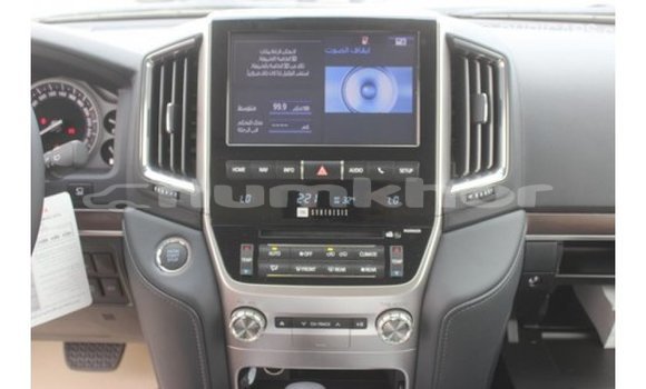 Buy Import Toyota Land Cruiser White Car in Import - Dubai in Bumthang Buy Import Toyota Land Cruiser White Car in Import - Dubai in Bumthang