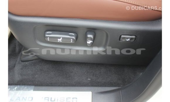 Buy Import Toyota Land Cruiser White Car in Import - Dubai in Bumthang Buy Import Toyota Land Cruiser White Car in Import - Dubai in Bumthang