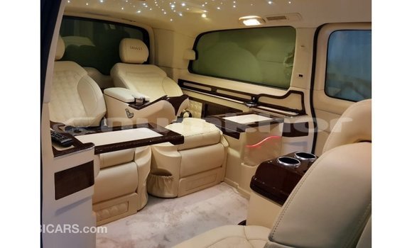 Buy Import Mercedes-Benz 250 Black Car in Import - Dubai in Bumthang Buy Import Mercedes-Benz 250 Black Car in Import - Dubai in Bumthang