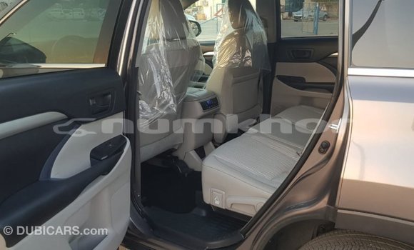 Buy Import Toyota Highlander Other Car in Import - Dubai in Bumthang Buy Import Toyota Highlander Other Car in Import - Dubai in Bumthang