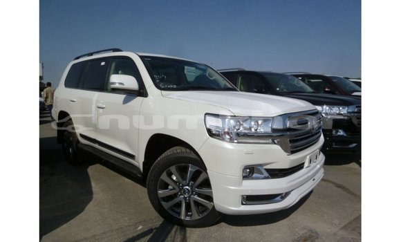 Buy Import Toyota Land Cruiser White Car in Import - Dubai in Bumthang Buy Import Toyota Land Cruiser White Car in Import - Dubai in Bumthang