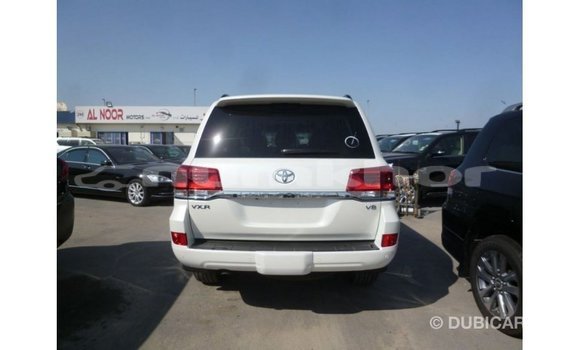 Buy Import Toyota Land Cruiser White Car in Import - Dubai in Bumthang Buy Import Toyota Land Cruiser White Car in Import - Dubai in Bumthang