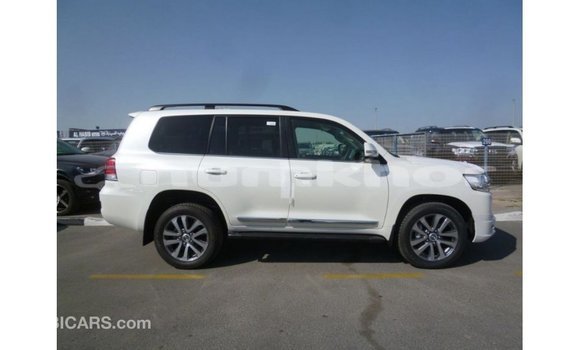 Buy Import Toyota Land Cruiser White Car in Import - Dubai in Bumthang Buy Import Toyota Land Cruiser White Car in Import - Dubai in Bumthang