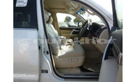 Buy Import Toyota Land Cruiser White Car in Import - Dubai in Bumthang Buy Import Toyota Land Cruiser White Car in Import - Dubai in Bumthang