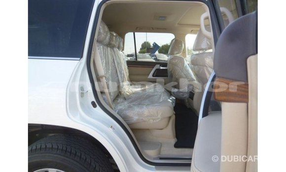 Buy Import Toyota Land Cruiser White Car in Import - Dubai in Bumthang Buy Import Toyota Land Cruiser White Car in Import - Dubai in Bumthang