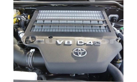 Buy Import Toyota Land Cruiser White Car in Import - Dubai in Bumthang Buy Import Toyota Land Cruiser White Car in Import - Dubai in Bumthang