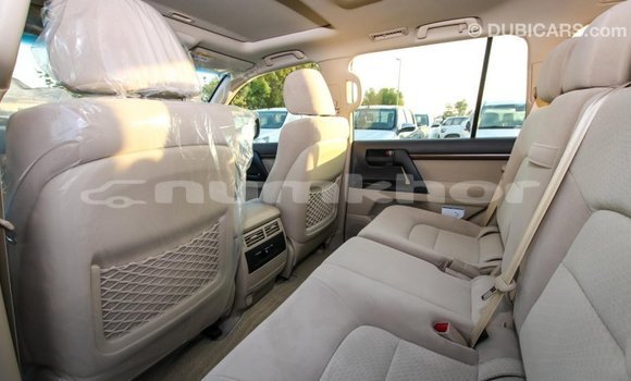 Buy Import Toyota Land Cruiser White Car in Import - Dubai in Bumthang Buy Import Toyota Land Cruiser White Car in Import - Dubai in Bumthang