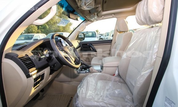 Buy Import Toyota Land Cruiser White Car in Import - Dubai in Bumthang Buy Import Toyota Land Cruiser White Car in Import - Dubai in Bumthang