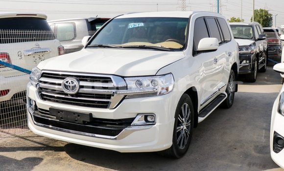 Buy Import Toyota Land Cruiser White Car in Import - Dubai in Bumthang Buy Import Toyota Land Cruiser White Car in Import - Dubai in Bumthang