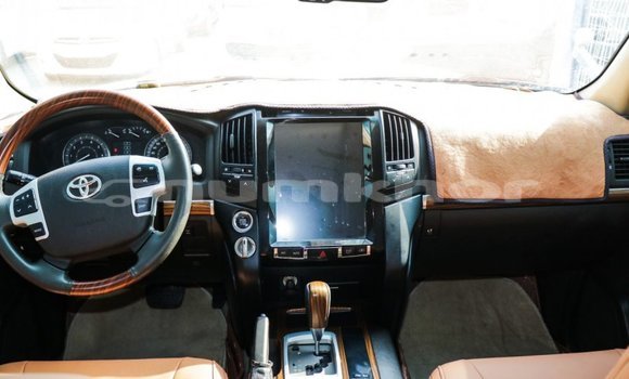 Buy Import Toyota Land Cruiser White Car in Import - Dubai in Bumthang Buy Import Toyota Land Cruiser White Car in Import - Dubai in Bumthang