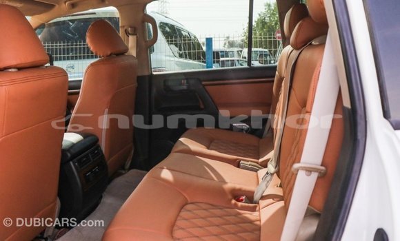 Buy Import Toyota Land Cruiser White Car in Import - Dubai in Bumthang Buy Import Toyota Land Cruiser White Car in Import - Dubai in Bumthang
