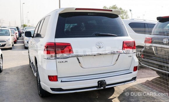 Buy Import Toyota Land Cruiser White Car in Import - Dubai in Bumthang Buy Import Toyota Land Cruiser White Car in Import - Dubai in Bumthang