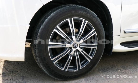 Buy Import Toyota Land Cruiser White Car in Import - Dubai in Bumthang Buy Import Toyota Land Cruiser White Car in Import - Dubai in Bumthang