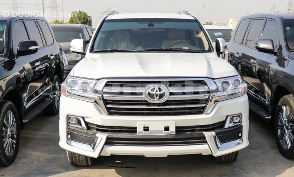 Buy Import Toyota Land Cruiser White Car in Import - Dubai in Bumthang Buy Import Toyota Land Cruiser White Car in Import - Dubai in Bumthang