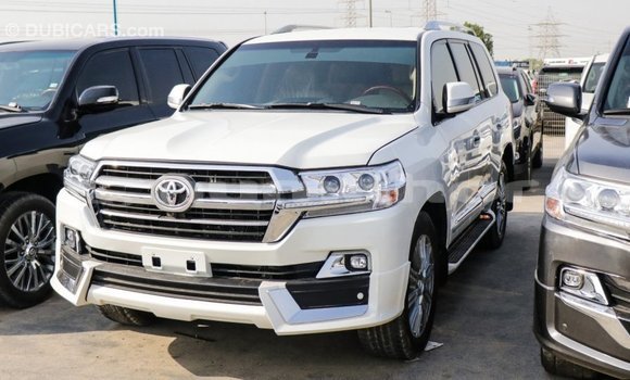 Buy Import Toyota Land Cruiser White Car in Import - Dubai in Bumthang Buy Import Toyota Land Cruiser White Car in Import - Dubai in Bumthang