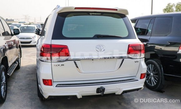 Buy Import Toyota Land Cruiser White Car in Import - Dubai in Bumthang Buy Import Toyota Land Cruiser White Car in Import - Dubai in Bumthang