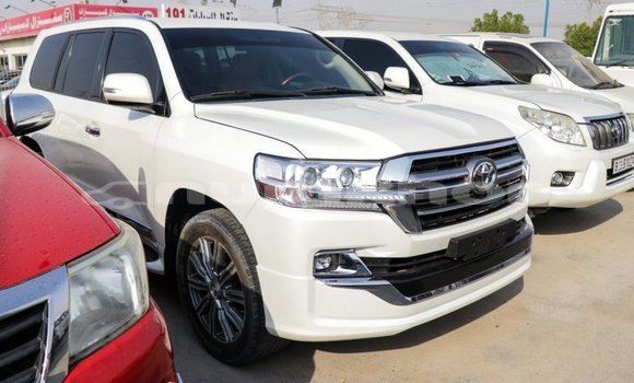 Buy Import Toyota Land Cruiser White Car in Import - Dubai in Bumthang Buy Import Toyota Land Cruiser White Car in Import - Dubai in Bumthang