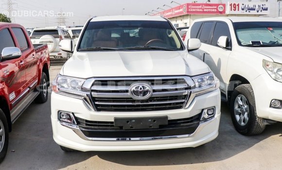 Buy Import Toyota Land Cruiser White Car in Import - Dubai in Bumthang Buy Import Toyota Land Cruiser White Car in Import - Dubai in Bumthang
