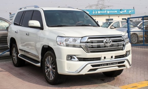 Buy Import Toyota Land Cruiser White Car in Import - Dubai in Bumthang Buy Import Toyota Land Cruiser White Car in Import - Dubai in Bumthang