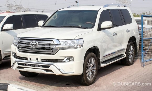 Buy Import Toyota Land Cruiser White Car in Import - Dubai in Bumthang Buy Import Toyota Land Cruiser White Car in Import - Dubai in Bumthang