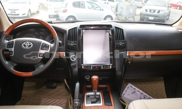 Buy Import Toyota Land Cruiser White Car in Import - Dubai in Bumthang Buy Import Toyota Land Cruiser White Car in Import - Dubai in Bumthang