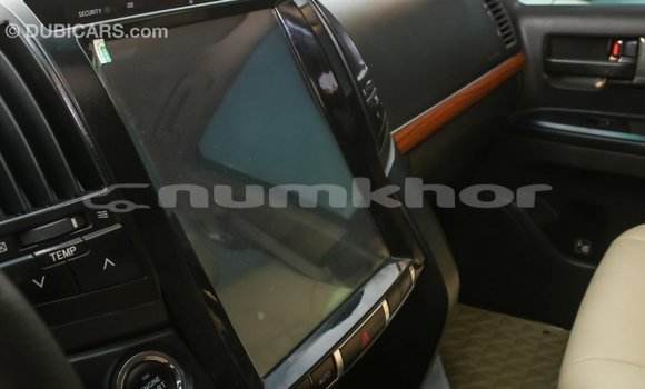 Buy Import Toyota Land Cruiser White Car in Import - Dubai in Bumthang Buy Import Toyota Land Cruiser White Car in Import - Dubai in Bumthang