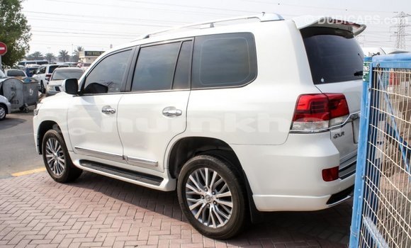 Buy Import Toyota Land Cruiser White Car in Import - Dubai in Bumthang Buy Import Toyota Land Cruiser White Car in Import - Dubai in Bumthang