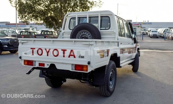 Buy Import Toyota Land Cruiser White Car in Import - Dubai in Bumthang Buy Import Toyota Land Cruiser White Car in Import - Dubai in Bumthang