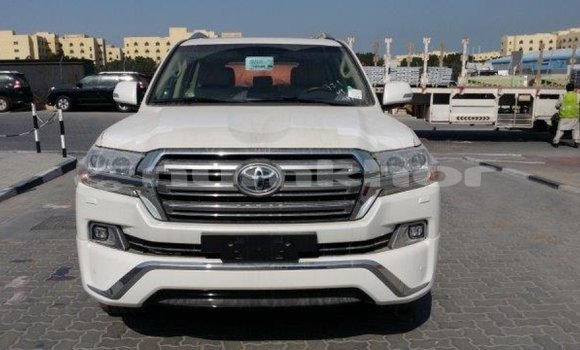 Buy Import Toyota Land Cruiser White Car in Import - Dubai in Bumthang Buy Import Toyota Land Cruiser White Car in Import - Dubai in Bumthang
