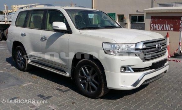 Buy Import Toyota Land Cruiser White Car in Import - Dubai in Bumthang Buy Import Toyota Land Cruiser White Car in Import - Dubai in Bumthang
