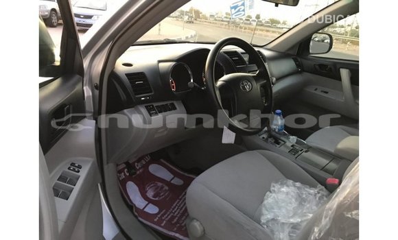 Buy Import Toyota Highlander Other Car in Import - Dubai in Bumthang Buy Import Toyota Highlander Other Car in Import - Dubai in Bumthang