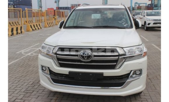 Buy Import Toyota Land Cruiser White Car in Import - Dubai in Bumthang Buy Import Toyota Land Cruiser White Car in Import - Dubai in Bumthang