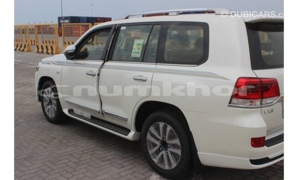 Buy Import Toyota Land Cruiser White Car in Import - Dubai in Bumthang Buy Import Toyota Land Cruiser White Car in Import - Dubai in Bumthang