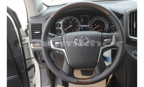 Buy Import Toyota Land Cruiser White Car in Import - Dubai in Bumthang Buy Import Toyota Land Cruiser White Car in Import - Dubai in Bumthang