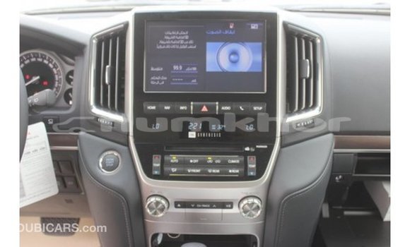 Buy Import Toyota Land Cruiser White Car in Import - Dubai in Bumthang Buy Import Toyota Land Cruiser White Car in Import - Dubai in Bumthang