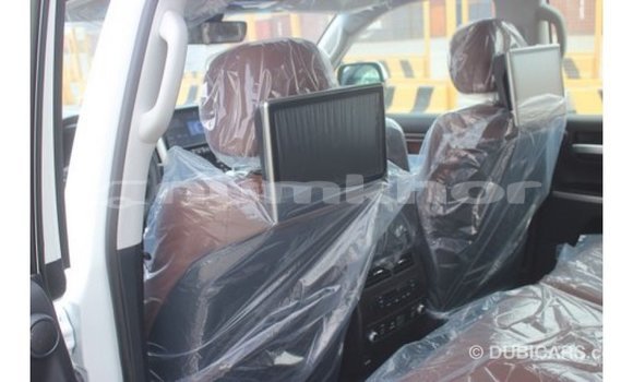 Buy Import Toyota Land Cruiser White Car in Import - Dubai in Bumthang Buy Import Toyota Land Cruiser White Car in Import - Dubai in Bumthang