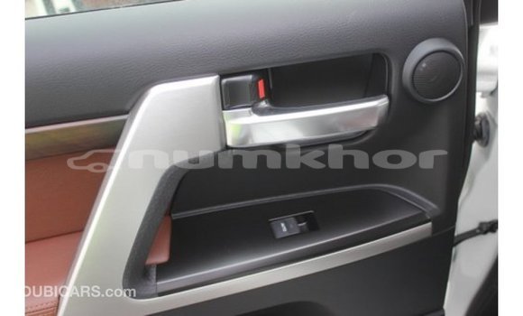Buy Import Toyota Land Cruiser White Car in Import - Dubai in Bumthang Buy Import Toyota Land Cruiser White Car in Import - Dubai in Bumthang