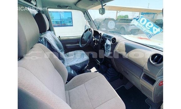 Buy Import Toyota Land Cruiser Beige Car in Import - Dubai in Bumthang Buy Import Toyota Land Cruiser Beige Car in Import - Dubai in Bumthang