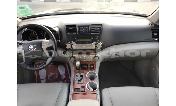 Buy Import Toyota Highlander Black Car in Import - Dubai in Bumthang Buy Import Toyota Highlander Black Car in Import - Dubai in Bumthang
