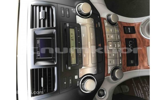 Buy Import Toyota Highlander Black Car in Import - Dubai in Bumthang Buy Import Toyota Highlander Black Car in Import - Dubai in Bumthang