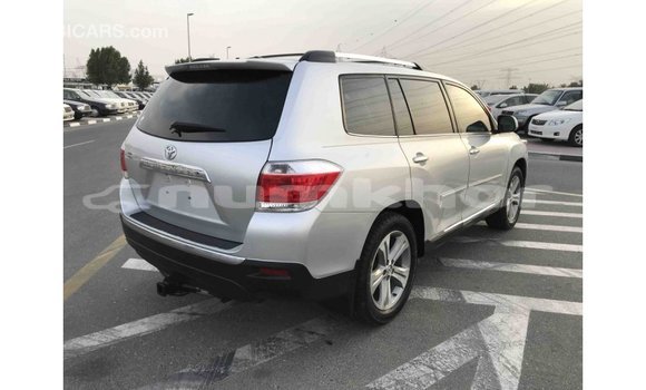 Buy Import Toyota Highlander Other Car in Import - Dubai in Bumthang Buy Import Toyota Highlander Other Car in Import - Dubai in Bumthang
