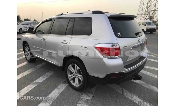 Buy Import Toyota Highlander Other Car in Import - Dubai in Bumthang Buy Import Toyota Highlander Other Car in Import - Dubai in Bumthang