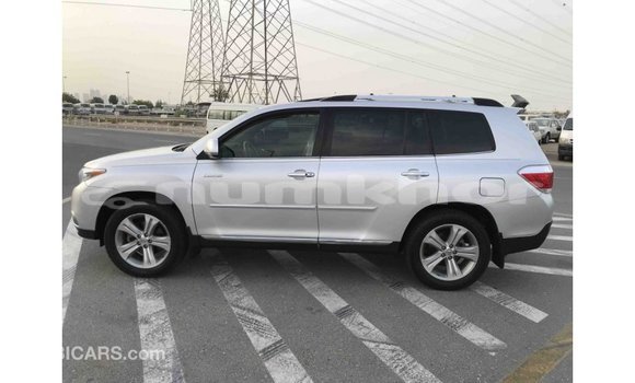 Buy Import Toyota Highlander Other Car in Import - Dubai in Bumthang Buy Import Toyota Highlander Other Car in Import - Dubai in Bumthang