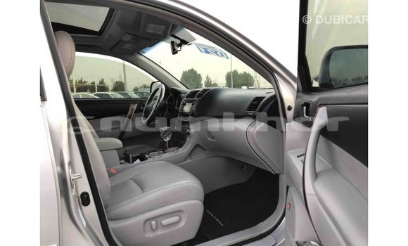 Buy Import Toyota Highlander Other Car in Import - Dubai in Bumthang Buy Import Toyota Highlander Other Car in Import - Dubai in Bumthang