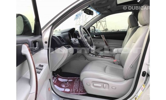Buy Import Toyota Highlander Other Car in Import - Dubai in Bumthang Buy Import Toyota Highlander Other Car in Import - Dubai in Bumthang