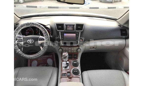 Buy Import Toyota Highlander Other Car in Import - Dubai in Bumthang Buy Import Toyota Highlander Other Car in Import - Dubai in Bumthang