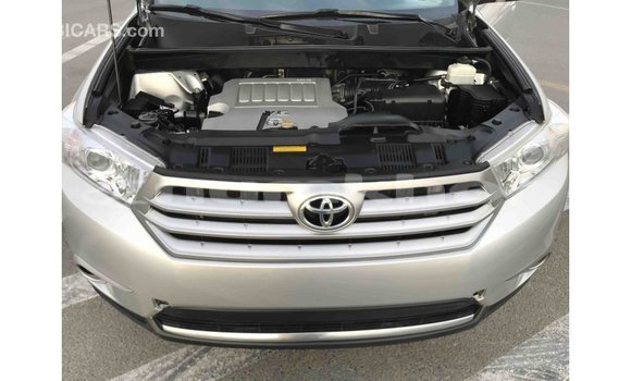 Buy Import Toyota Highlander Other Car in Import - Dubai in Bumthang Buy Import Toyota Highlander Other Car in Import - Dubai in Bumthang