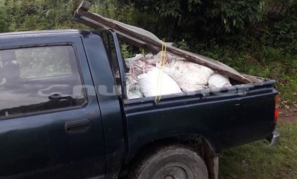 Buy Used Toyota Hilux Black Car in Punakha in Punakha Buy Used Toyota Hilux Black Car in Punakha in Punakha